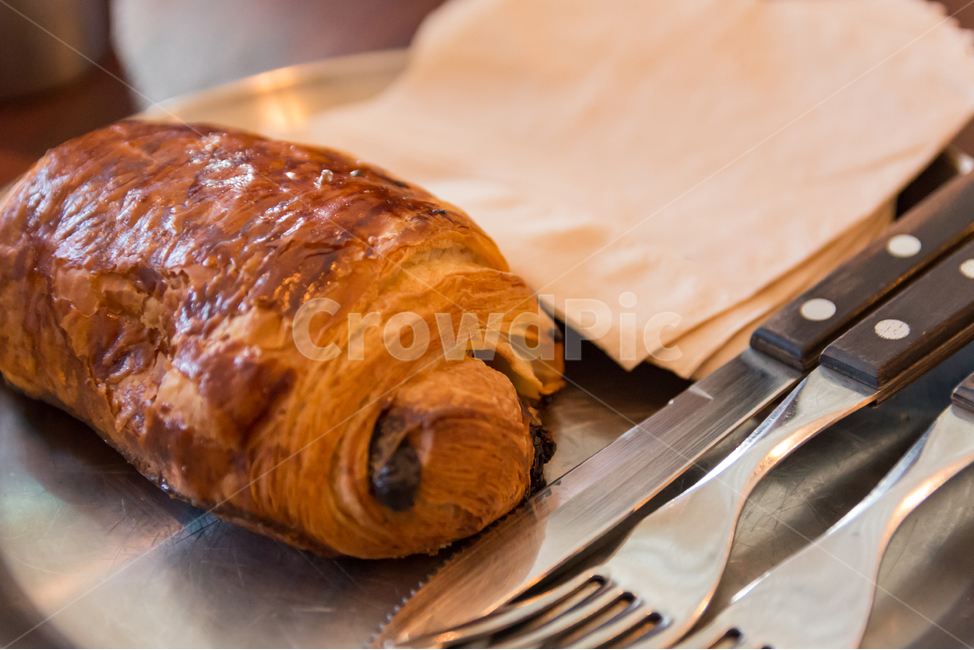 rest,bread,Bakery Cafe,bakery,snack,cutlery,confectionery,delicious,food,Pain au chocolat,Tray,fork,knife,pastry,baking,cafe,dessert,sweet,soft