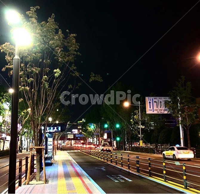 road,교통,asphalt,버스정류장,car,야경,밤,풍경,nightscape,night,landscape,교통,교통수단,traffic,transportation,도로,아스팔트,차,vehicle,차량,automobile,자동차