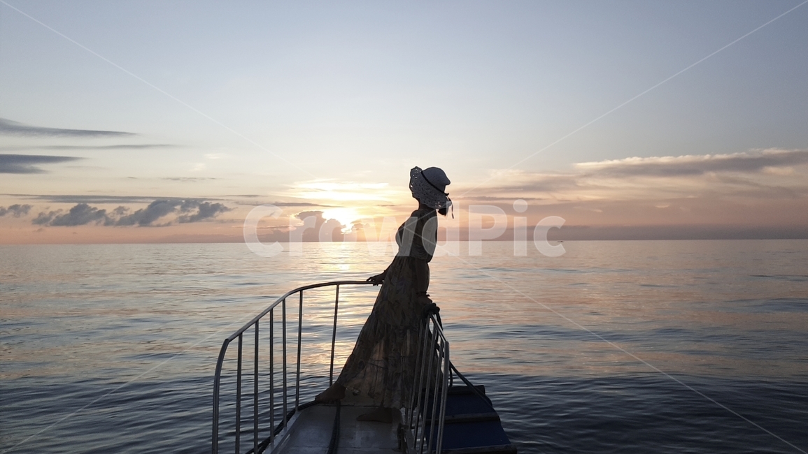 water,물,바다,여자모델,노을,sunset,실루엣,역광,sea,여자,여성,lady,woman,드레스,원피스,모자,사람,인물,인간,human,person,인물실루엣,사람실루엣,character silhouette,human silhouette,여행,휴가,traveling,vacation,trip