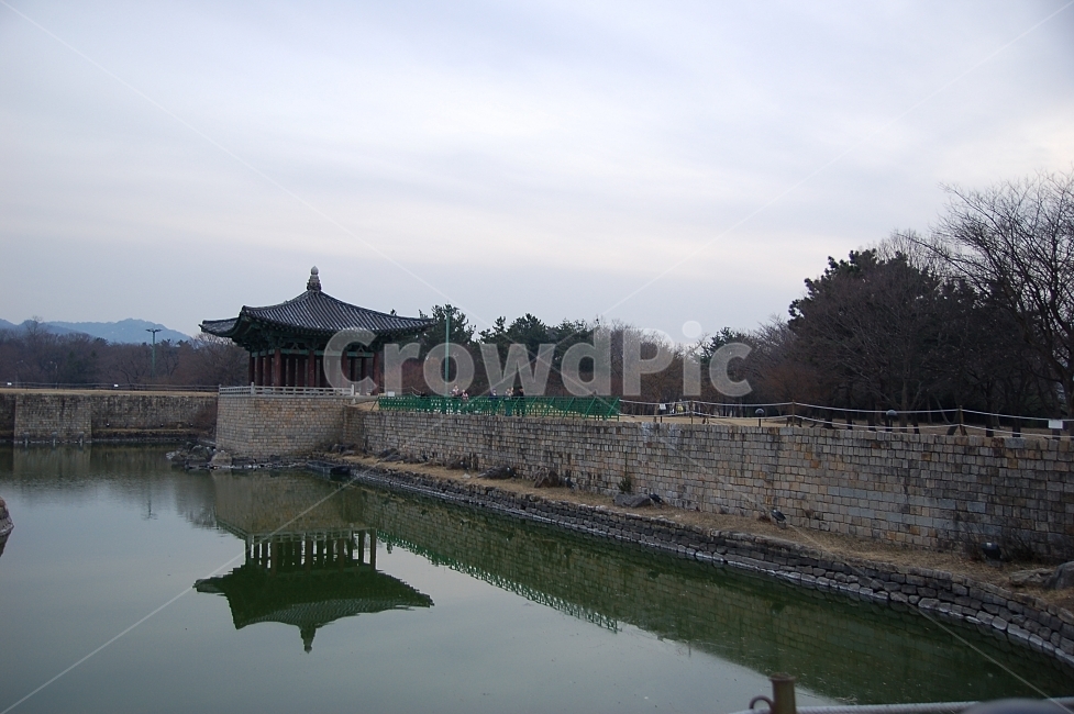 coastal reservoir,pond,reflection,Anapji Pond,tourism,tourist attraction,tradition,lighting,Gyeongju,Cultural assets,Korea