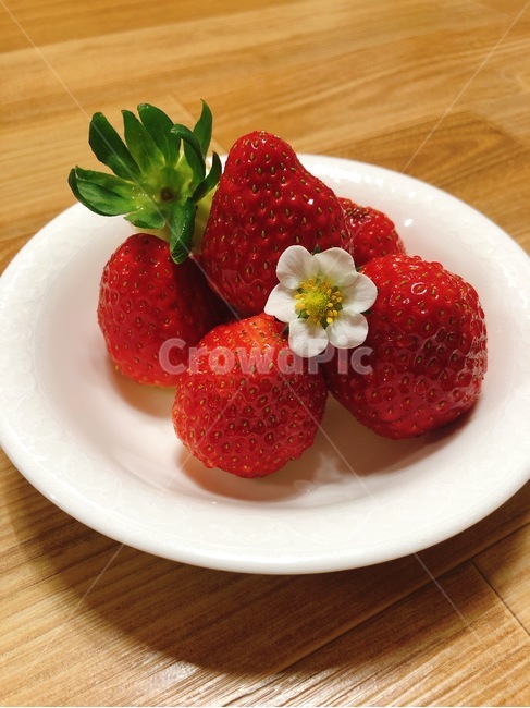 딸기,딸기꽃,딸기데코,왕딸기,딸기랑꽃,음식,식재료,요리,food,cook,meal,dishes,food reserves,채소,야채,vegetables