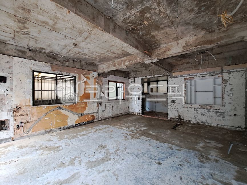 concrete,remodeling,iron frame,inside,house,building,Interior construction,Commercial construction,inside wall,construction,floor,prison,architecture,construction work,framing,store,Internal construction,housing construction,Building construction,cement,r