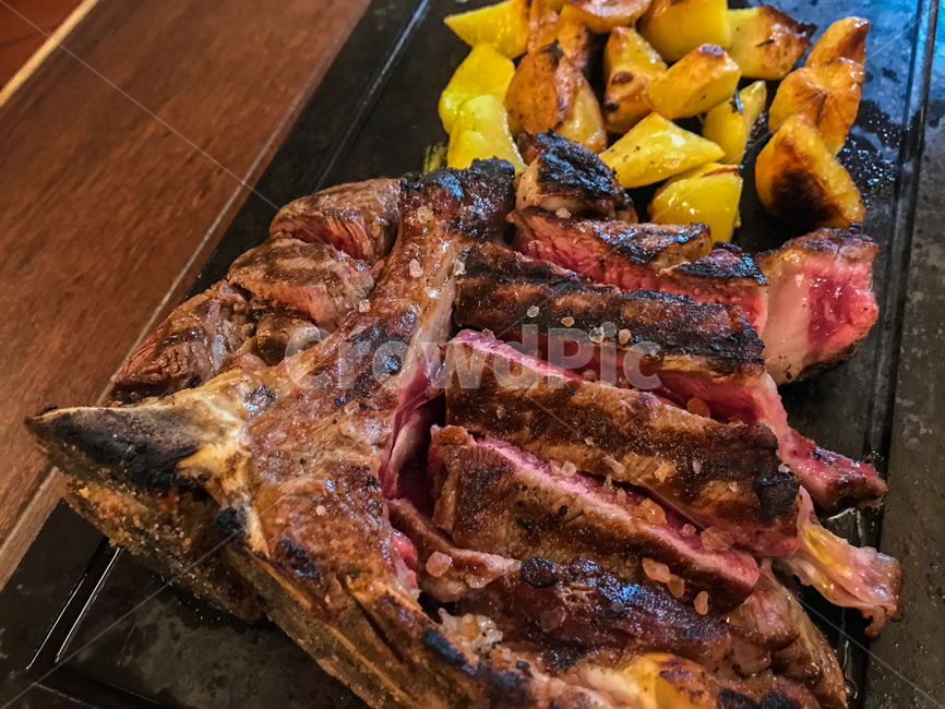 steak,meat dishes,Florence,beef,dinner,food,Florence food,Tbone,Tbone steak,meat,Italy,tbonesteak,italyfood,beefsteak
