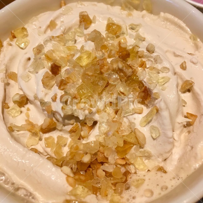 whipped cream,cafe,nuts,Latte,sugar