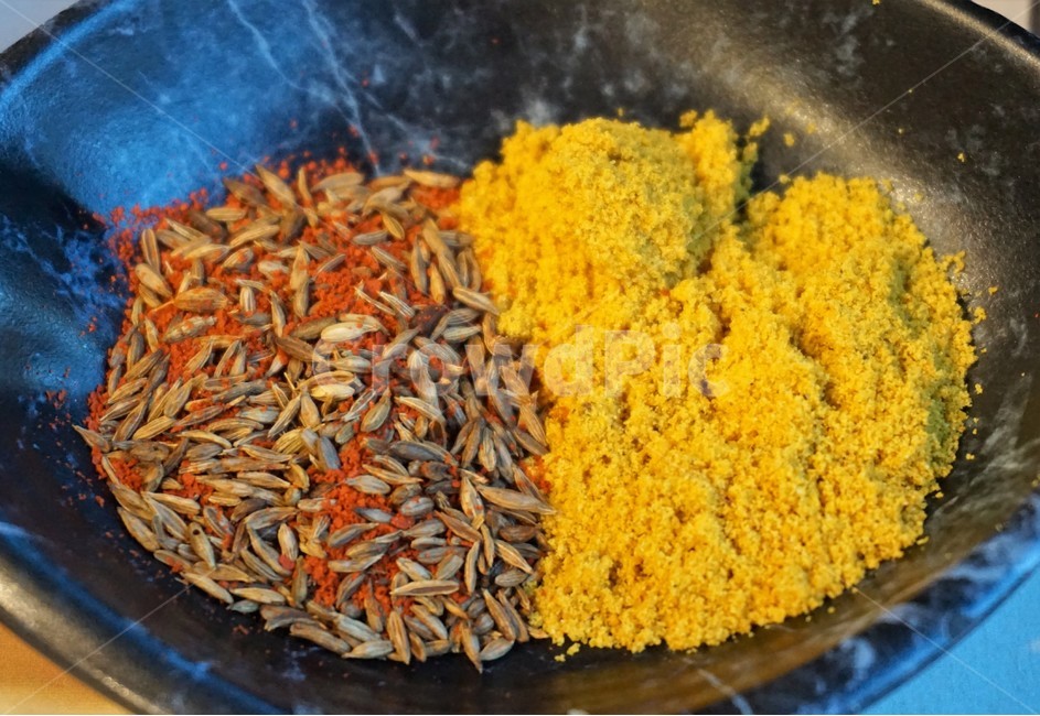 향신료,강황,쯔란,양꼬치,가루,고춧가루,고추가루,양꼬지,양갈비,food,cook,meal,꼬치구이,식재료,식자재,음식,요리,맛있다,먹다,양고기,양고기요리,dishes,중국음식,중국,chinesefood,chinesedishes,반찬,음식,식재료,요리,food,cook,meal,dishes,food reserves