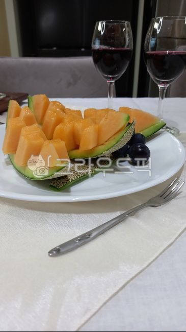 wine snacks,Fruit snacks,fruit,melon,red melon