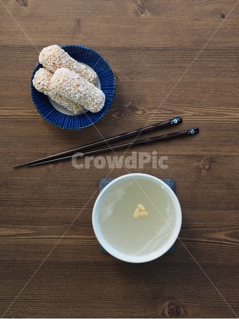 식혜,음료,한국음료,한국전통음료,명절음료,한국음식,식품,한식,한국문화,음식,한국,배경,음식문화,웰빙,문화,아시아,아시아음식,접시,전통,설날,추석,젓가락,추석음식,설날음식,명절,명절음식,한국과자,전통과자,과자,한국전통과자,유과,한국전통,한국문화,korean traditional,korean culture,음식,식재료,요리,food,cook,meal,dishes,food reserves,한식,한국음식,한국요리,korean food,korean dishes,korean meal,korean cook,디저트,간식,후식,dessert,snack,음료수,drink,beverage