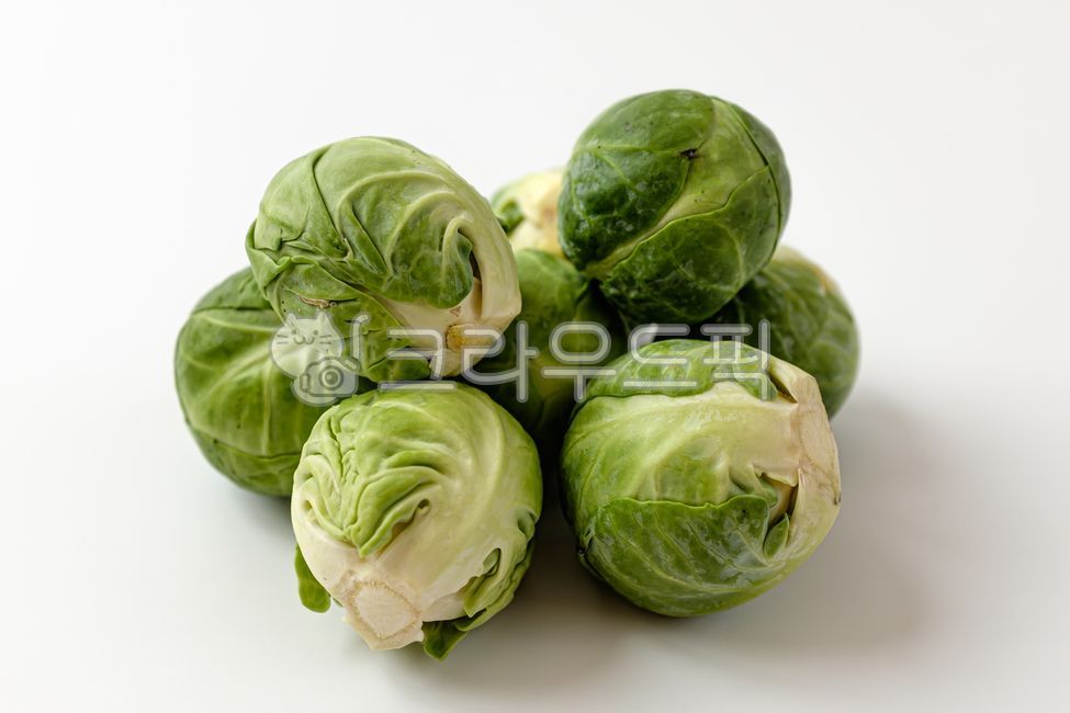 mini cabbage,small,close up,cabbage,ingredient,vegetable,Brussels Sprouts,food,meal,Brussels sprouts,grocery,Food Ingredients,ingredients,drop of a bell,sweet,fresh