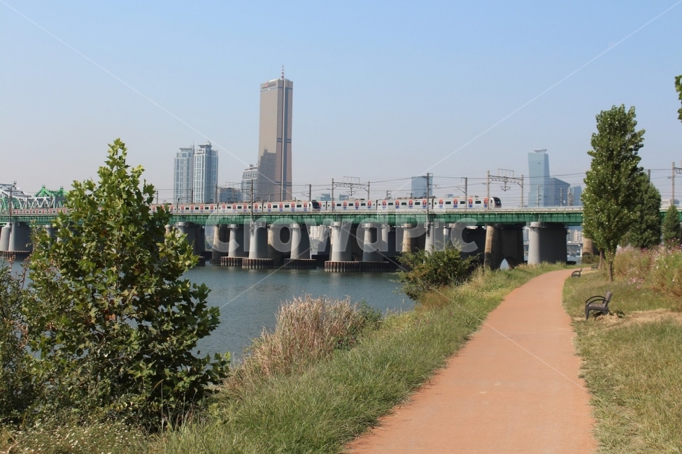 가을,한강,여의도,공원,산책,도시,풍경,city,landscape,한국도시풍경,한국도시경관,korea cityscape,교통,교통수단,traffic,transportation,water,물,road,도로
