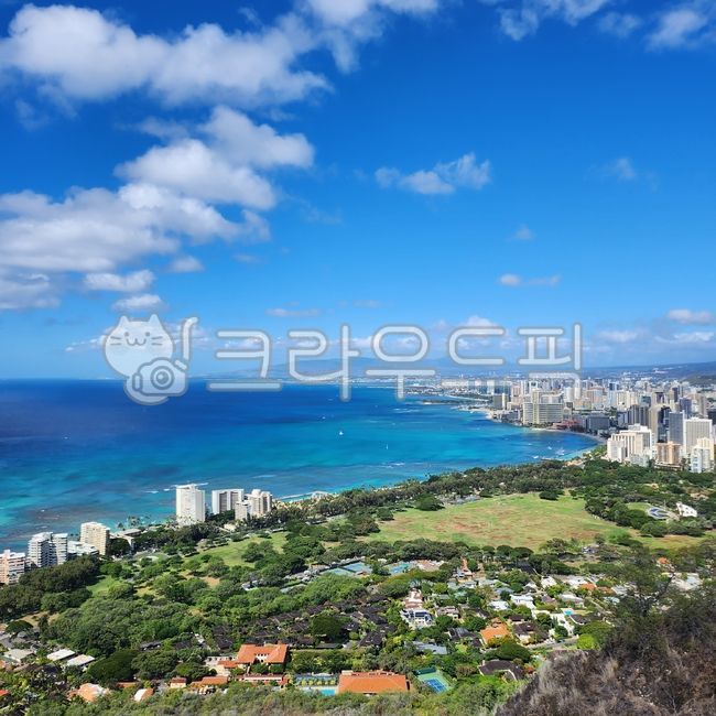 sky,horizon,ocean,Waikiki,Hawaii,cityscape,diamond head,building,sea