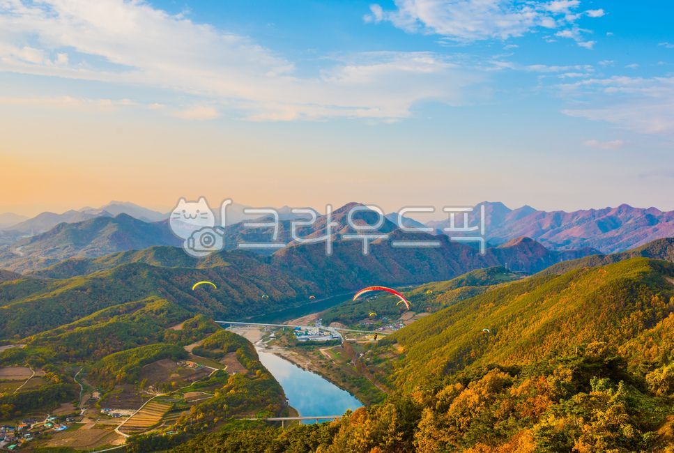 bow factory,sky,cloud,fly,paragliding,Danyang,person,caffeic acid,autumn