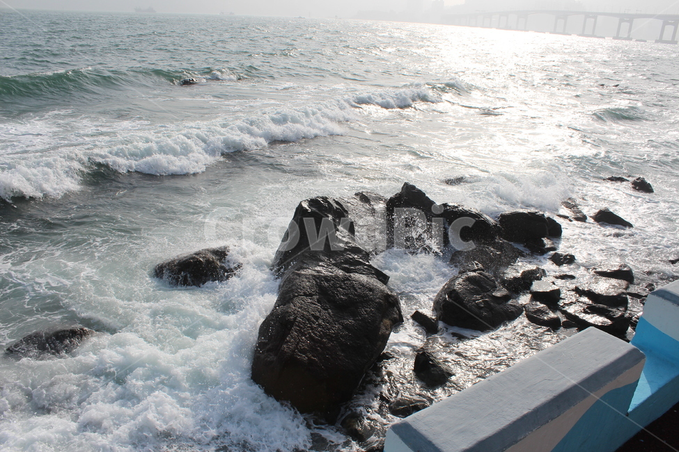 바닷가,갯바위,파도,파도치는바다,바위와파도,자연,풍경,nature,landscape,ocean,대양,water,물,outdoors,옥외,sea,바다