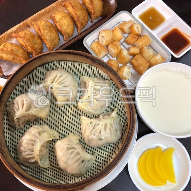 dumpling,bean soup,Chinese cuisine,Grilled dumplings,Chinese food,food,Steamed dumplings