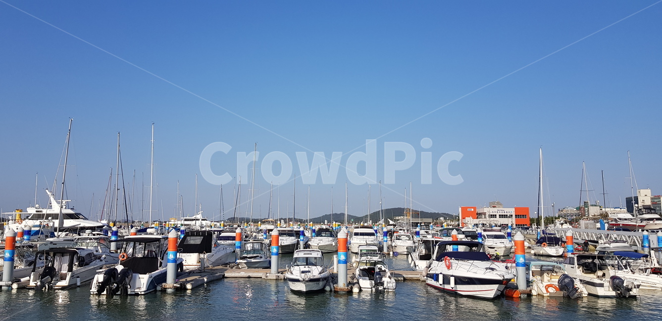 바다,배,요트,선박,하늘,청량한,waterfront,watercraft,transportation,sea,풍경,자연