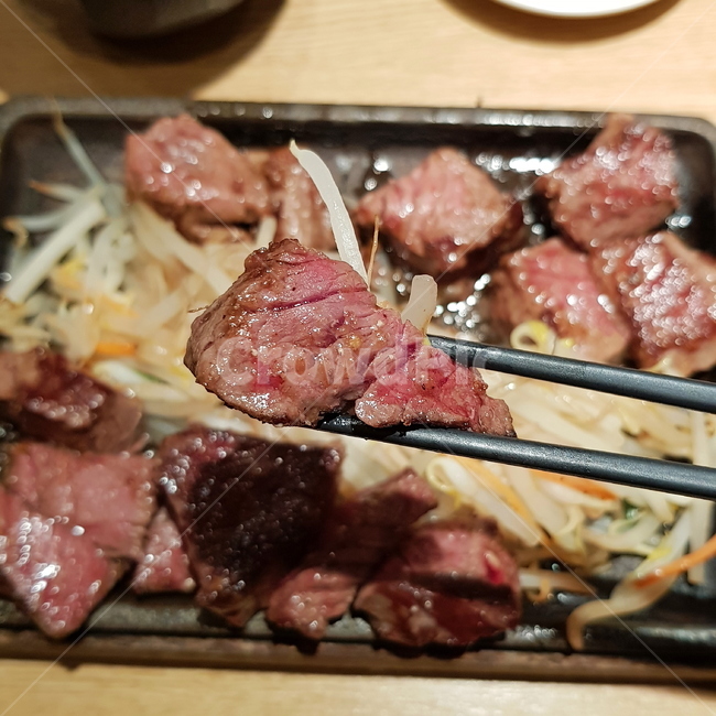 스테이크,육즙,숙주볶음,맛있는요리,고기,음식,식재료,요리,food,cook,meal,dishes,food reserves