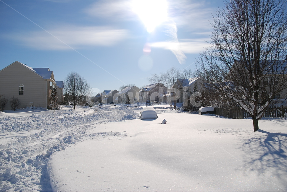 마을,눈,하늘,구름,빛,나무,집,동네,폭설,town,snow,sky,sun,sunray,햇빛,house,townhouse,타운하우스,눈덮인,trees,맑은,옥외,outdoors,태양,겨울,계절,winter,season