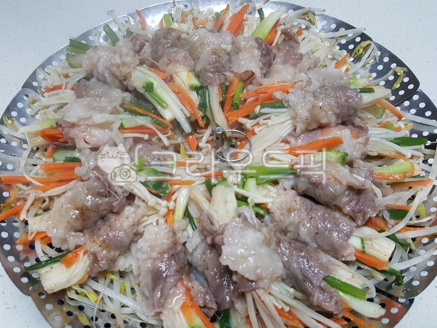 Marbled stew,marbled,Korean,beef,Enoki Mushroom,noodle,Steamed,food,Marbled vegetable and vegetable stew