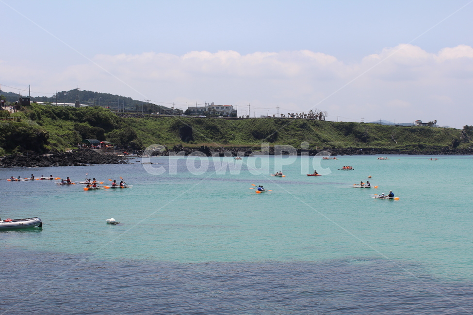 제주도,풍경,바다,투명카약,카약,바다풍경,여름,계절,summer,season,자연,풍경,nature,landscape,한국자연풍경,한국자연경관,korea nature landscape,제주도,jeju,jeju island,사람들,대중,군중,other people,crowd,스포츠,레저,운동,sports,leisure,exercise,vehicle,차량,vessel,용기,transportation,교통,watercraft,선박,boat,보트