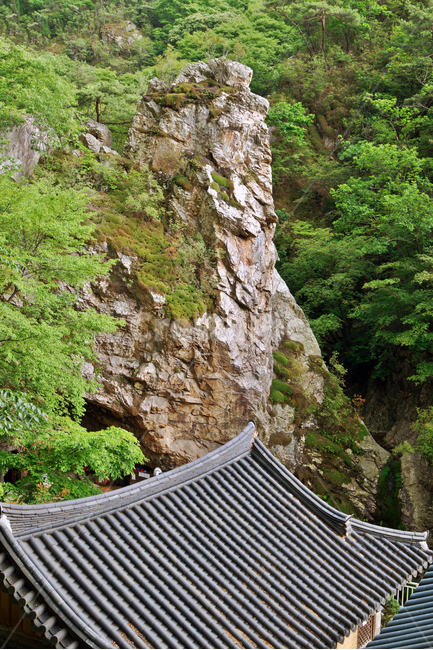 자재암,옥녀봉,옥로봉,소요산,처마,사찰,암벽,한국전통,한국문화,korean traditional,korean culture,건축물,건물외관,exterior,building,structure,architecture,construction