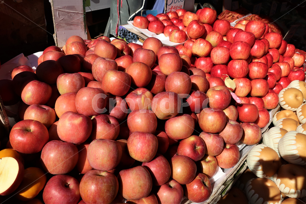 재래,시장,과일,사과,가판,가판대,판매,가게,품종,열매,시장,마트,마켓,market,mart,market place,음식,식재료,요리,food,cook,meal,dishes,food reserves,과일,열매,fruit