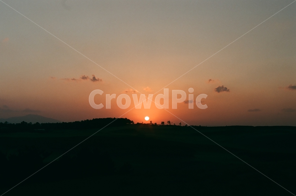 일몰,오후,sunset,sun,landscape,자연,경관,태양,해,필름사진,자연,풍경,nature,landscape,outdoors,옥외,sky,하늘,dusk,황혼,dawn,새벽,red sky,붉은 하늘