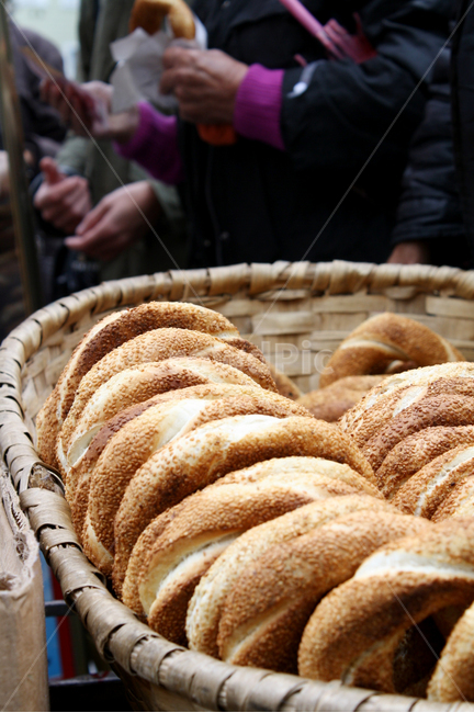 터키,주식,빵,시미트,bread,food,음식,person,사람,human,인간,음식,식재료,요리,food,cook,meal,dishes,food reserves