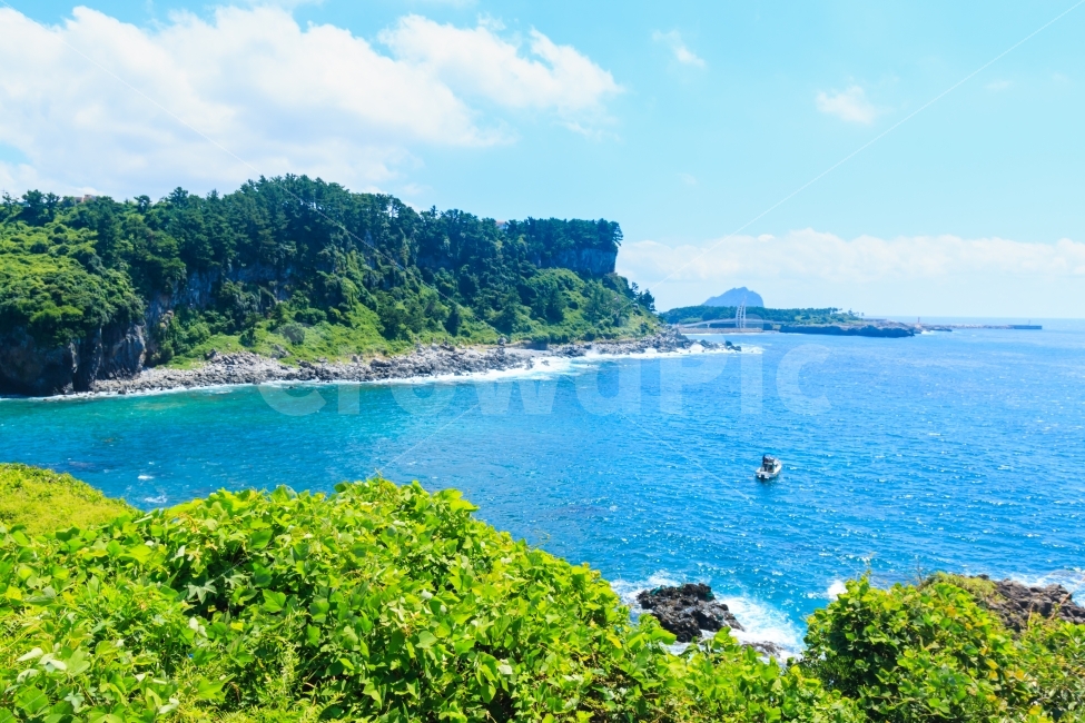 제주도,제주,여행,바다,동너분덕,남주해금강,서귀포,푸른하늘,푸른,하늘,푸른바다,에메랄드,파란,풍경,경치,제주여행,여행지,관광,제주관광,관광지,새연교,여름,자연,배,보트,열두굴,황우지해안,자연,풍경,nature,landscape,제주도,jeju,jeju island,색깔,색상,색채,색감,color sense,color sensitivity,feeling of color,outdoors,옥외,land,땅,shoreline,해안선,water,물,ocean,대양,sea,promontory,곶,coast,연안