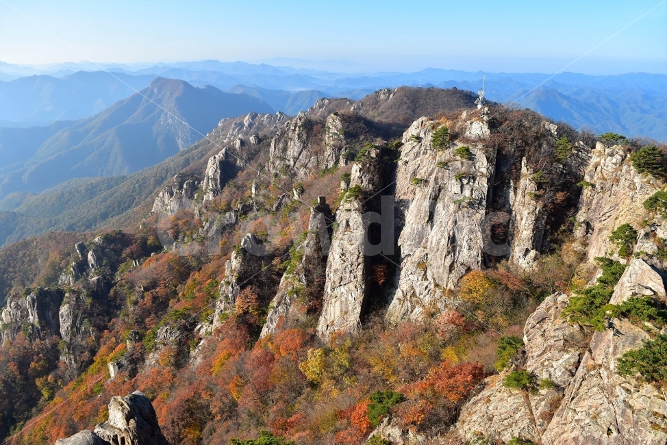 대둔산,가을,풍경,단풍,탐방,도립공원,빨간단풍,파란하늘,가을색,오색,울긋불긋,알록달록,그림같은,칼라풀,뷰티플,아름다운,힐링,감성,자연,정취,산세,명산,100대명산,nature,산,등산,트레킹,풍경사진,비경,경치,가을사진,가을색채,가을의정취,맑음,청명,가을날씨,경관,기암,암봉우리,mountain,금산,완주,논산,낙조대,낙조산장,마천대,케이블카,구름다리,삼선계단,가을,계절,fall,autumn,season,자연,풍경,nature,landscape,한국자연풍경,한국자연경관,korea nature landscape,outdoors,옥외,cliff,낭떠러지