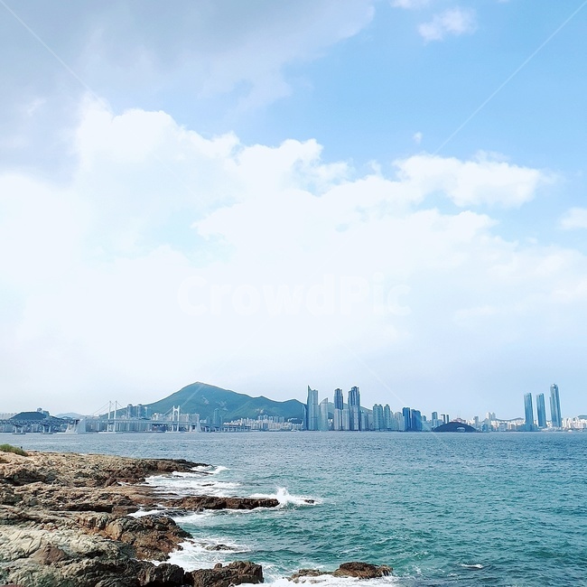 하늘,구름,바다,배경,풍경,자연,산,바위,파도,맑음,sky,blue,beach,buildings,nature