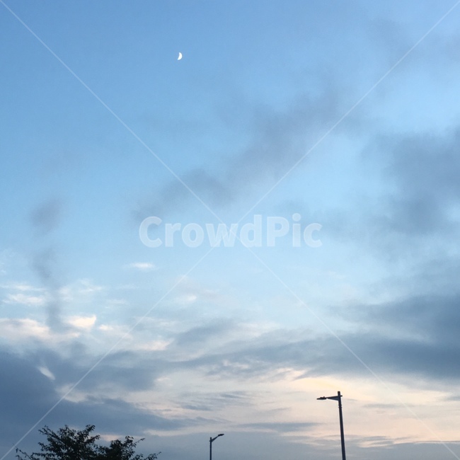 하늘,밤하늘,새벽,구름,감성,파랑,blue,달,cloud,moon,sky