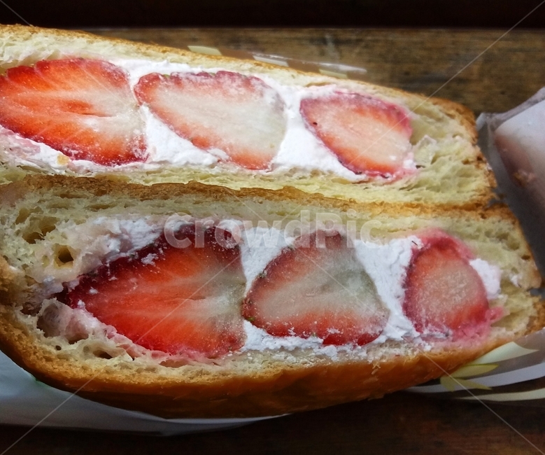 빵,디저트,색감,샌드위치,브런치,감성사진,과일,딸기,식물,strawberry,bread,fruit,cream,desert,딸기샌드위치