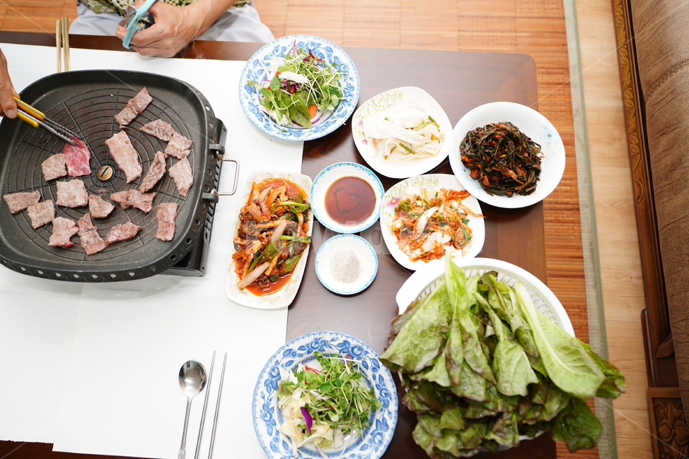 고기,한식,육식,육류,소고기,구이,집밥,술안주,먹거리,푸드,야채,채소,김치,쌈,반찬,음식,샐러드