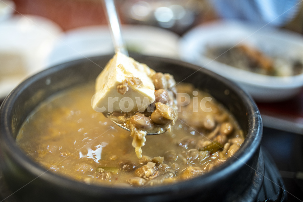 된장찌개,청국장찌개,된장,청국장,두부,두부콩,장단콩,뚝배기,음식,식재료,요리,food,cook,meal,dishes,food reserves,한식,한국음식,한국요리,korean food,korean dishes,korean meal,korean cook