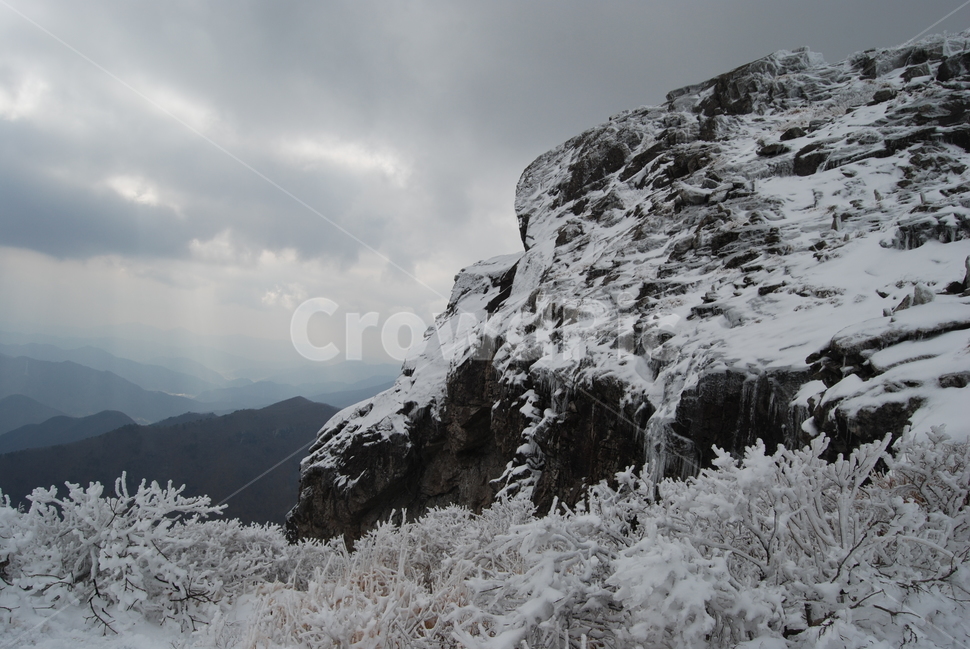 설경,산,하늘,구름,탐방로,겨울,계절,winter,season,자연,풍경,nature,landscape,한국자연풍경,한국자연경관,korea nature landscape,ice,빙,outdoors,옥외,mountain,snow,눈