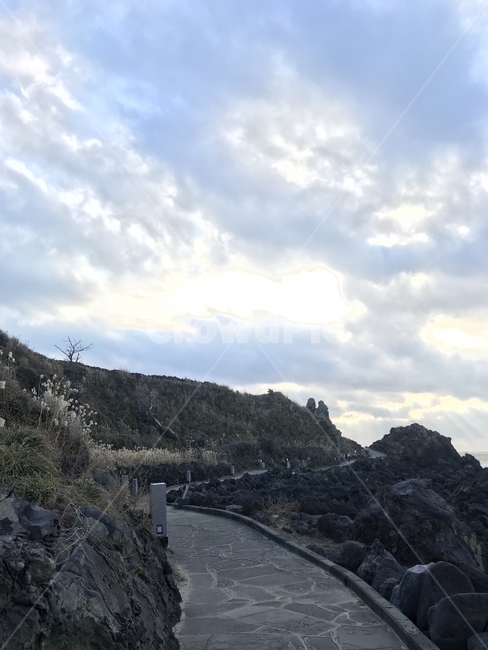 제주도,돌길,산책로,구름,하늘,자연,풍경,nature,landscape,한국자연풍경,한국자연경관,korea nature landscape,제주도,jeju,jeju island,rubble,파편