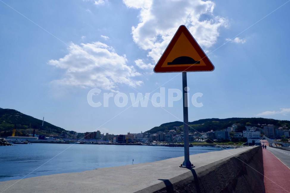 표지판,방지턱,sign,도로표지판,roadsign