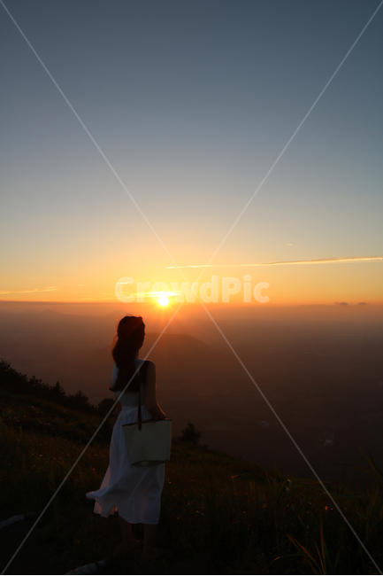 노을,오름,제주도오름,sunset,일몰,뒷모습,사람,인물,인간,human,person,여성,여자,woman,female,lady,여행,휴가,traveling,vacation,trip