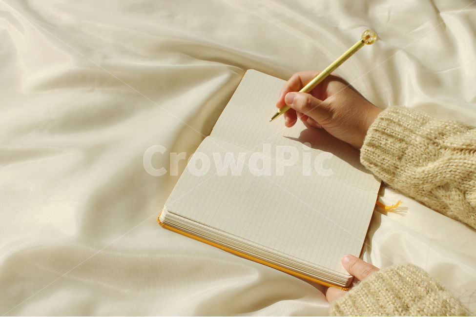 일기,일기장,다이어리,메모,기록,신체일부,몸,손,hand,body,diary,사람,인물,인간,human,person,신체일부,몸,body,감성,sensible,feeling