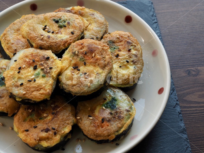김밥,김밥계란구이,한국음식,식품,한식,한국문화,음식,한국,배경,음식문화,웰빙,문화,아시아,아시아음식,접시,전통,젓가락,식사,점심식사,점심,간식,김밥구이,음식,식재료,요리,food,cook,meal,dishes,food reserves,한식,한국음식,한국요리,korean food,korean dishes,korean meal,korean cook