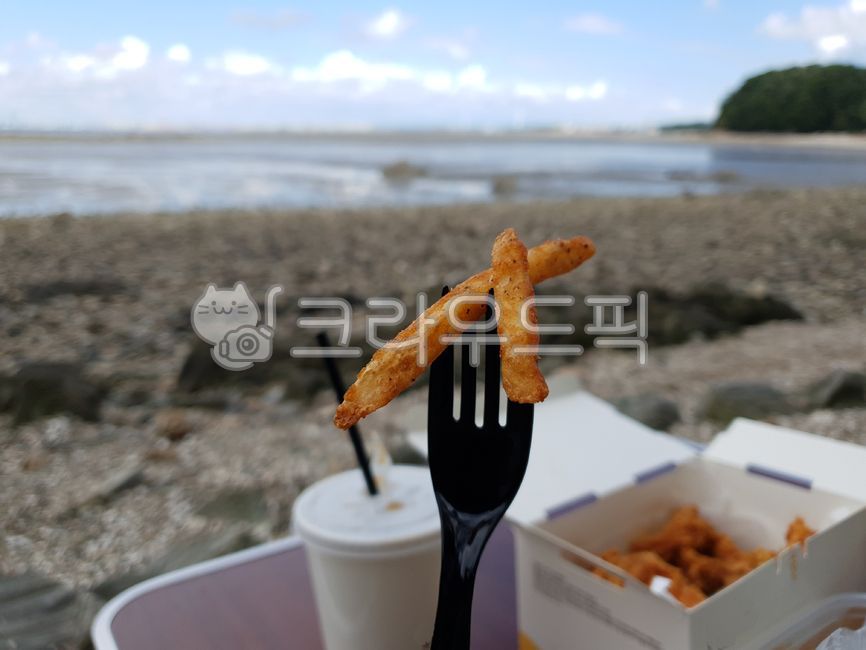 outdoor food,camping food,French fries,packaged food,fastfood