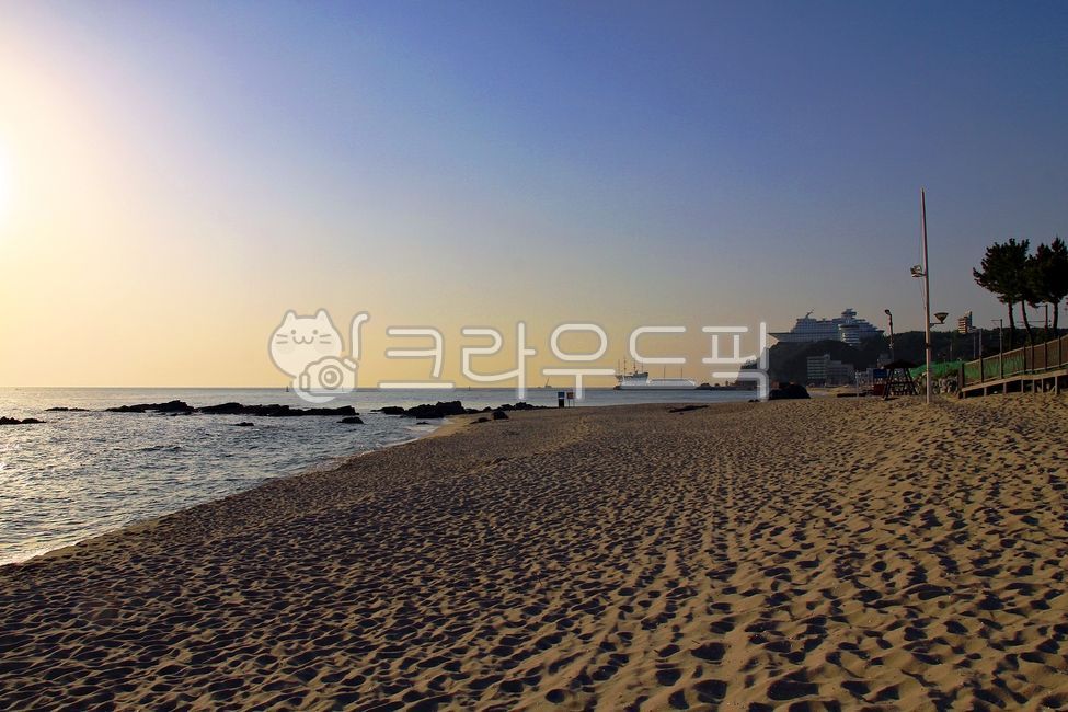 yacht,Beach,sandy beach,Sunrise