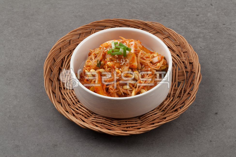 콩나물,나물,콩나물무침,무침,채소,야채,채식,날것,양념,음식,식사,식품,식료품,재료,식재료,음식재료,클로즈업,고소한,한국음식,한국문화,요리