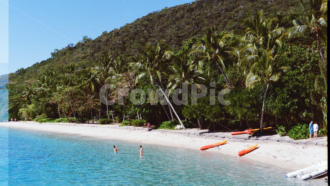 outdoors,옥외,nature,자연,water,물,shoreline,해안선,ocean,sea,바다,해변,비치,beach,kayak,카약,휴양,휴양지,빈티지,감성,휴식,여행,바캉스,대양,여름,summer