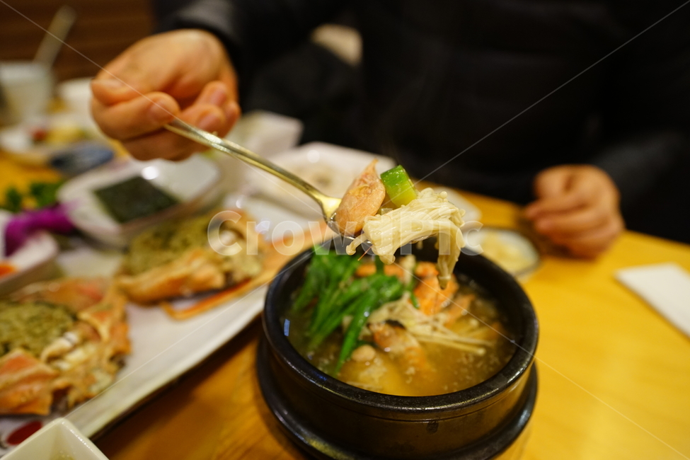 찌개,국물,국물요리,식사,먹방,음식,푸드,뚝배기,식사시간,술안주,해장국,해물찌개,해장,소주안주,음식,식재료,요리,food,cook,meal,dishes,food reserves,한식,한국음식,한국요리,korean food,korean dishes,korean meal,korean cook