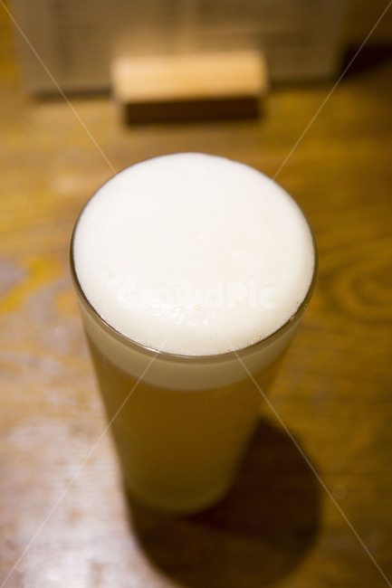 alcohol,bubble,draft beer,a glass of beer,mainstream,draftbeer,beer,drink,beer foam