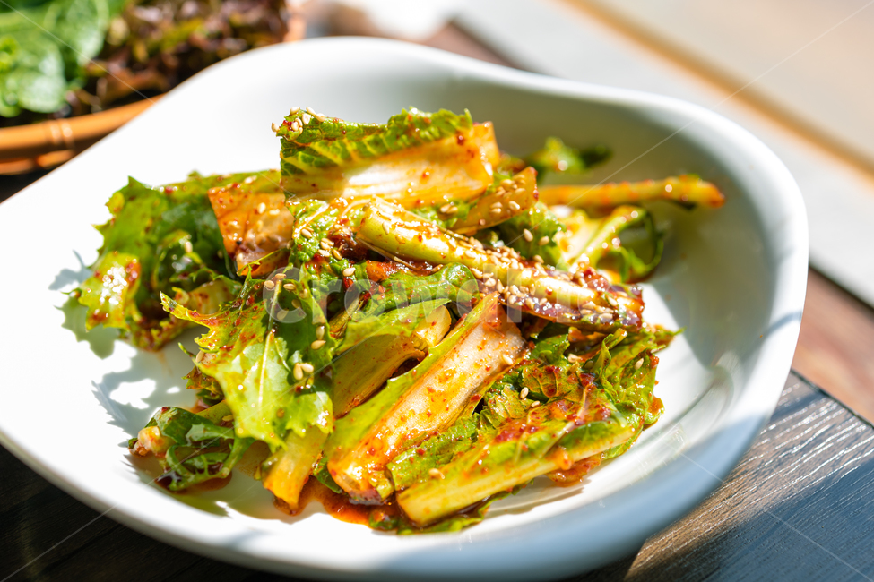 appetizer,asian,background,cooking,cuisine,delicious,dinner,dish,eat,fish,food,fresh,gourmet,green,healthy,kimchi,korean,lunch,meal,meat,plate,restaurant,salad,sauce,spicy,tasty,traditional,vegetable,white,양념,음식,요리,참깨,sesame,겉절이,김치,매운맛,고춧가루