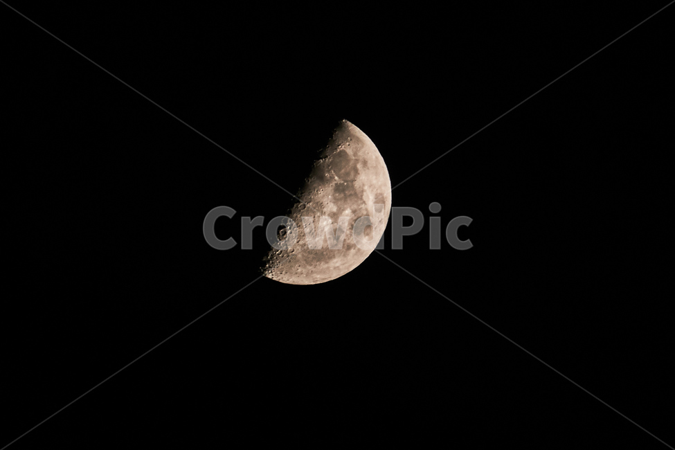 달,야경,하늘,풍경,moon,air,sky,light,night,반달,lightngith,야경,밤,풍경,nightscape,night,landscape,astronomy,천문학,universe,우주,outdoors,옥외,nature,자연,outer space,대기권 밖