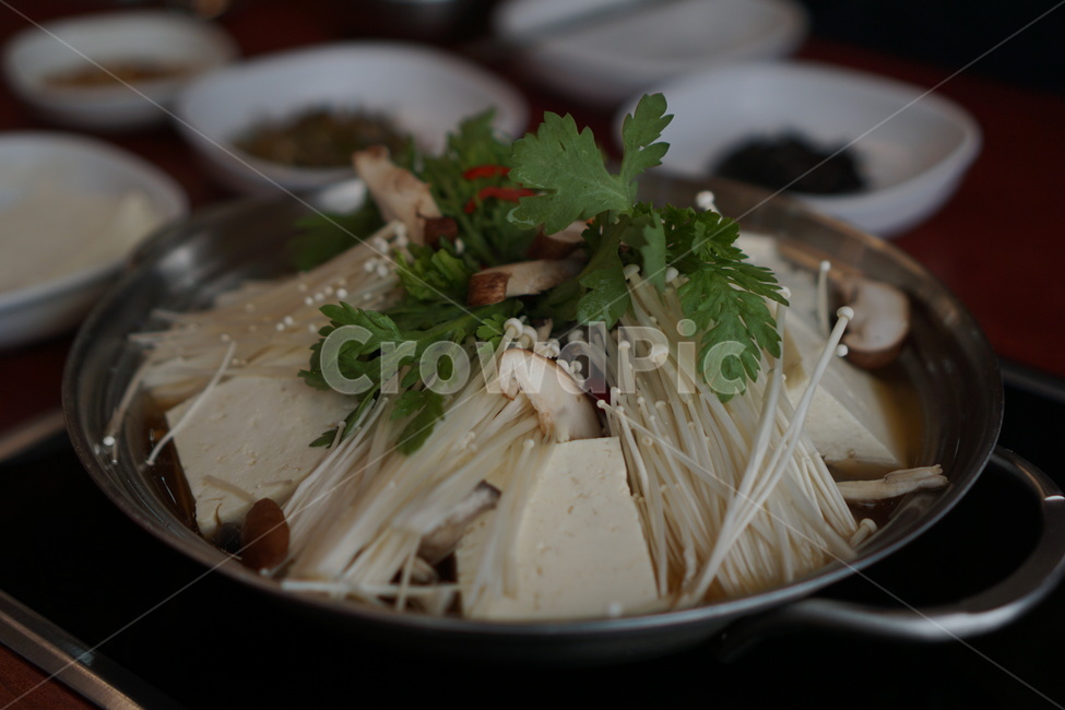 soup,Tofu hot pot,winter food,hot pot,Korean food,koreansoup,Enoki Mushroom,tofu,traditional food,koreanfood