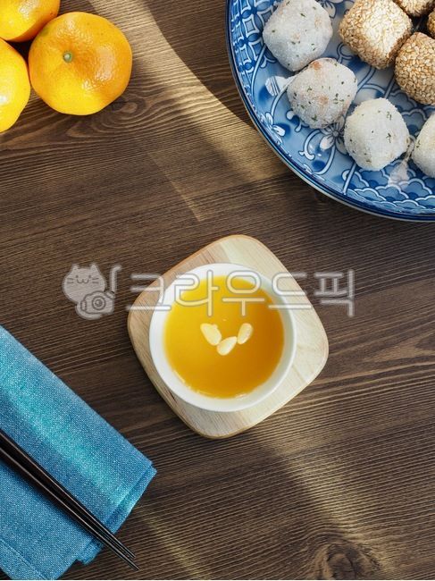 Sikhye,wellnessdrink,yellow,sikhye,porcelaincup,sweetdrink,sweetpumpkin,sweetpumpkinsikhye,wellbeing,beverage,Sweet pumpkin,Korean drinks,pine nut,traditionalfood,organic,Wellbeing drink,Sweet pumpkin sikhye,food,sweet drink,porcelain cup,koreandrink,Chus