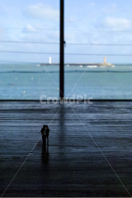 봄,연인,봄바다,등대,미니어처,사랑,감성,plasticpeople,조각상,동상,석상,조형물,statue,bronze statue,stone statue,연인,커플,사랑,lover,couple